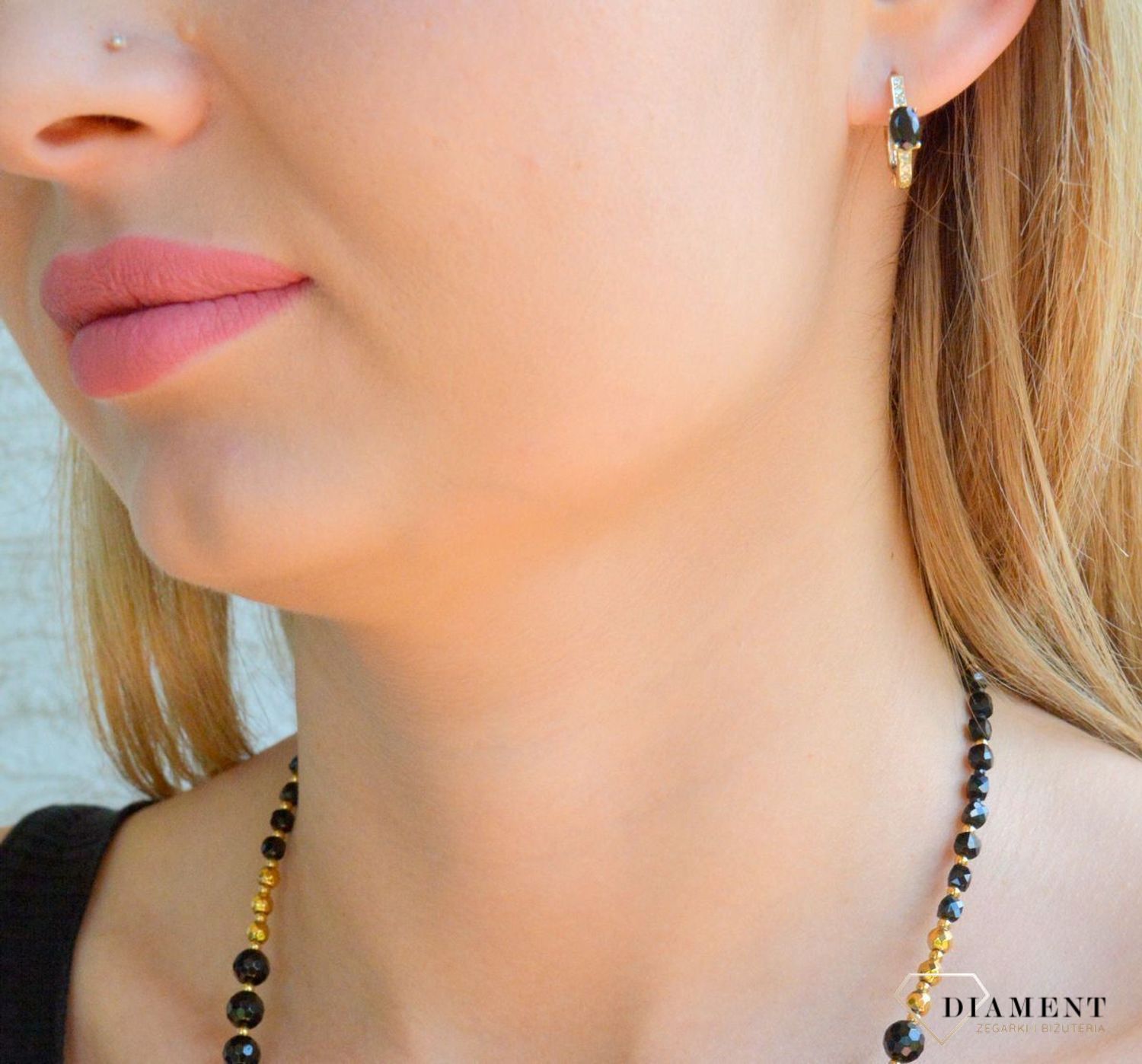 Złote kolczyki 585 ozdobione czarną cyrkonią KL 9142.jpg